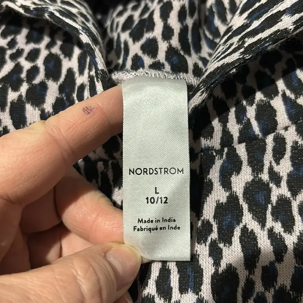 Nordstrom 10/12 lavander animal print sweatshirt hooded billow sleeve euc